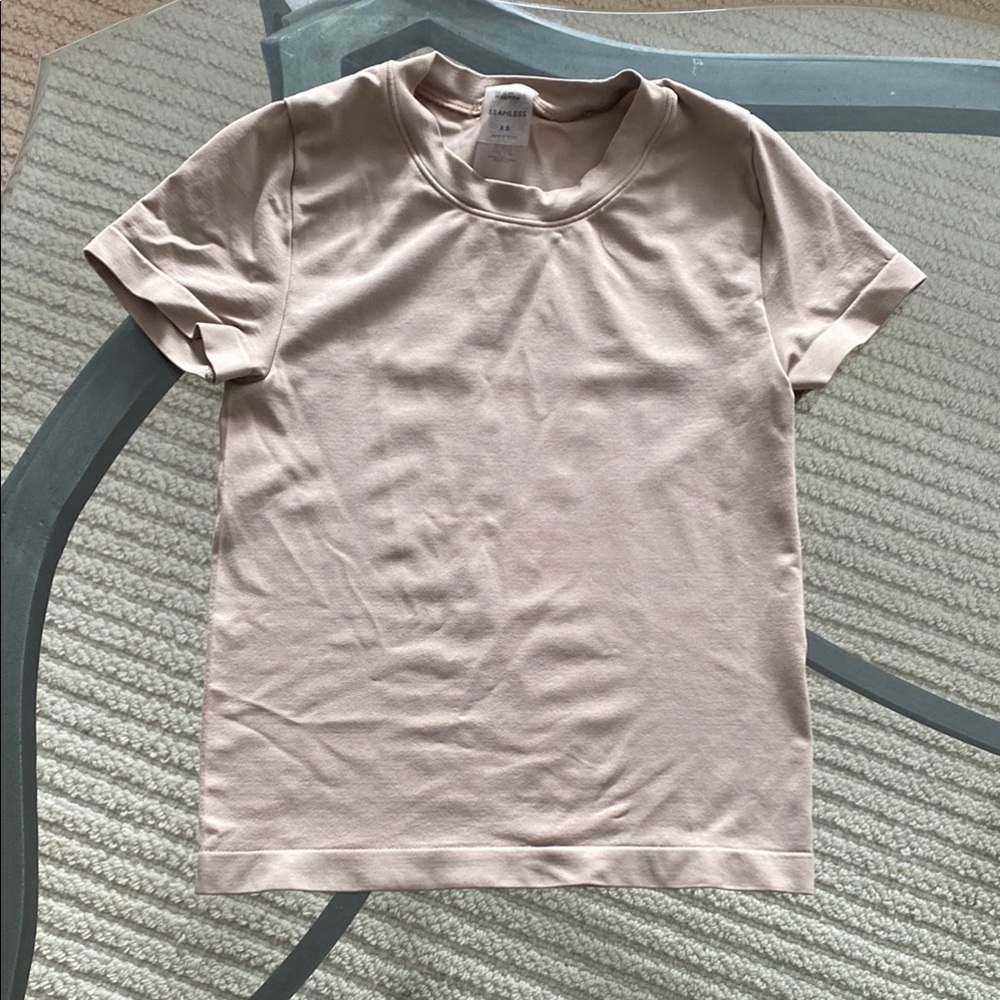 Aritzia seamless tshirt